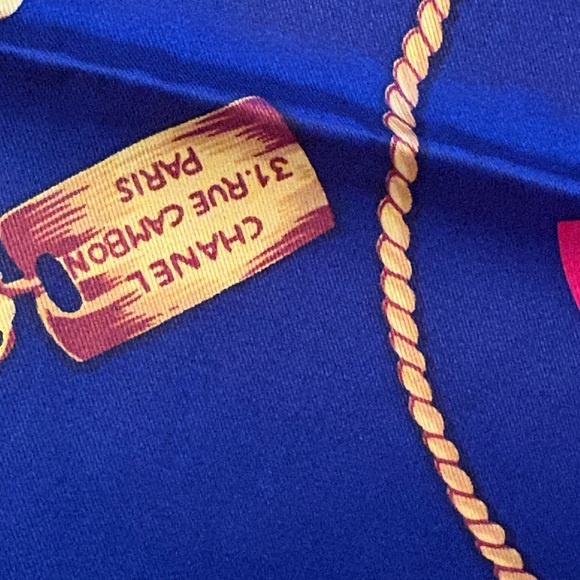 Chanel Vintage-Style Chain belt Navy and Pink Silk Scarf - Picture 6 of 10